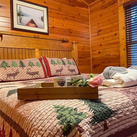 Spacious Resort Log Cabin, Easy Drive, Hot Tub, Arcade Gameroom, Mountain Vibe Gatlinburg Eksteriør bilde
