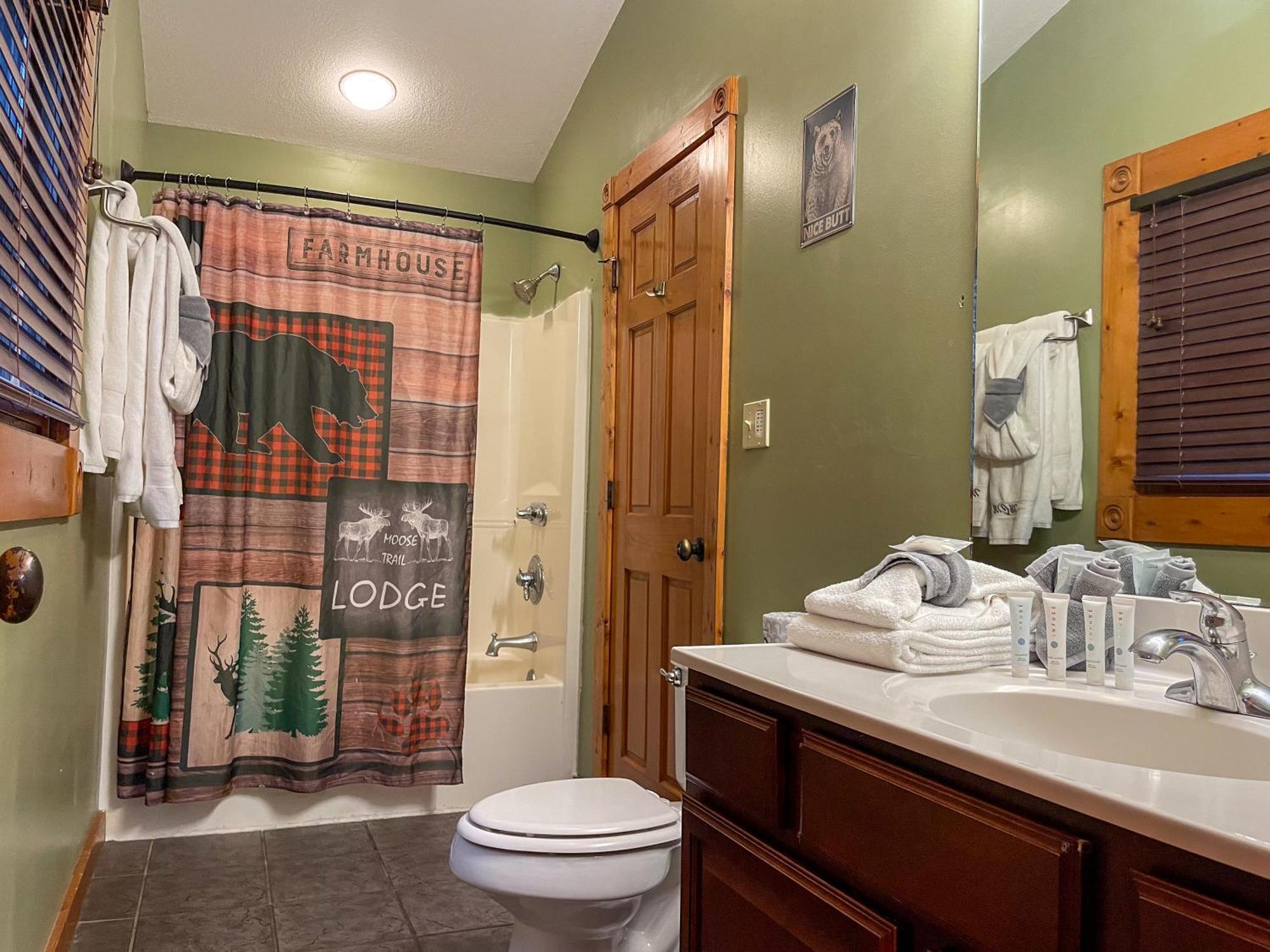Spacious Resort Log Cabin, Easy Drive, Hot Tub, Arcade Gameroom, Mountain Vibe Gatlinburg Eksteriør bilde