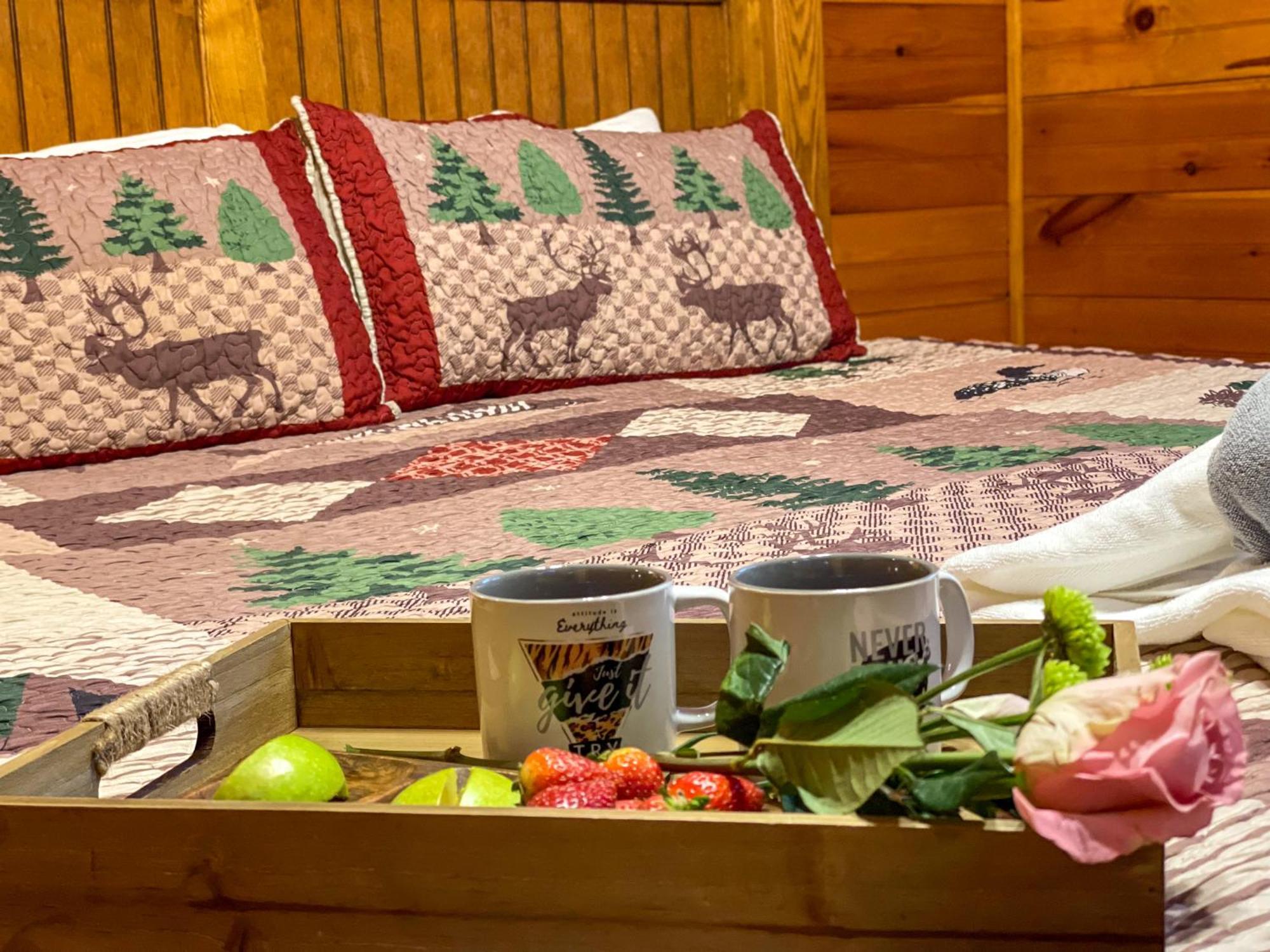 Spacious Resort Log Cabin, Easy Drive, Hot Tub, Arcade Gameroom, Mountain Vibe Gatlinburg Eksteriør bilde