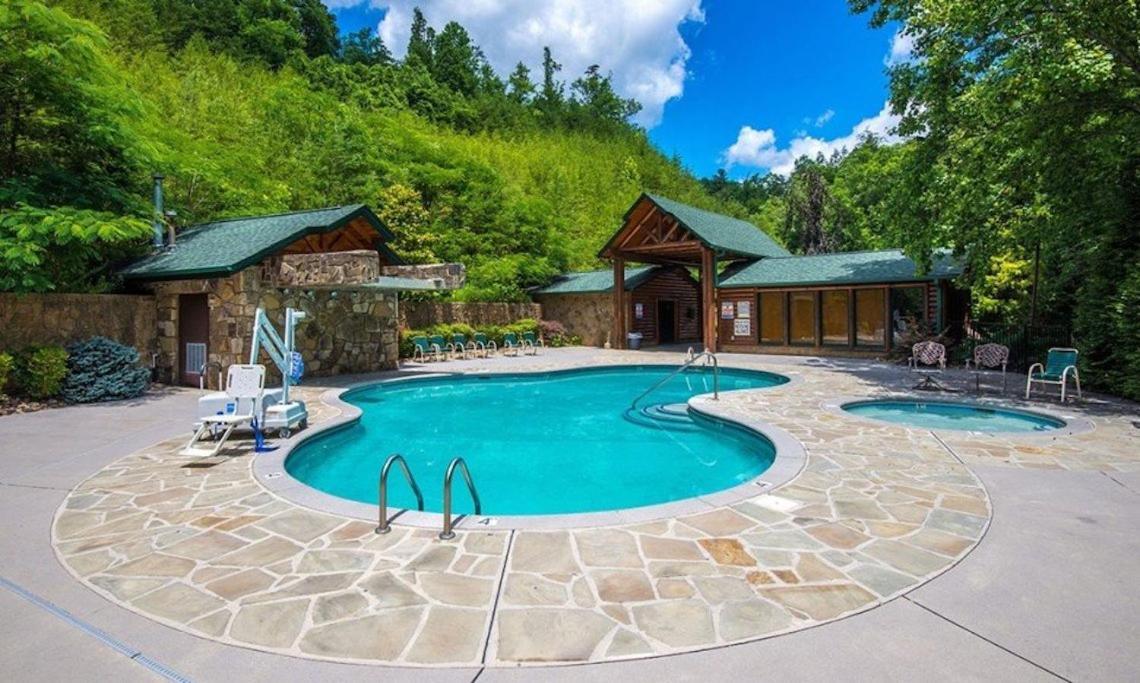 Spacious Resort Log Cabin, Easy Drive, Hot Tub, Arcade Gameroom, Mountain Vibe Gatlinburg Eksteriør bilde