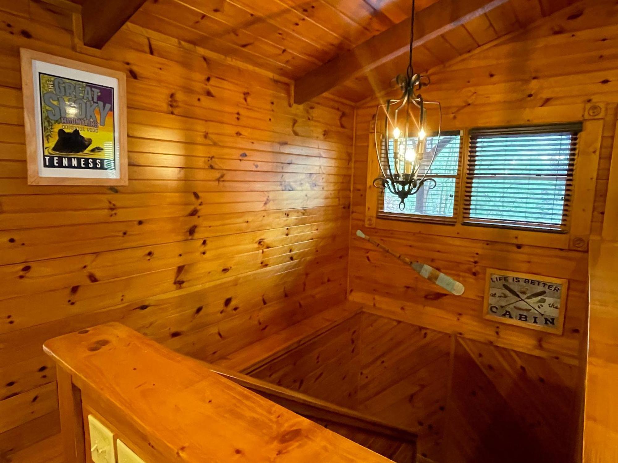 Spacious Resort Log Cabin, Easy Drive, Hot Tub, Arcade Gameroom, Mountain Vibe Gatlinburg Eksteriør bilde
