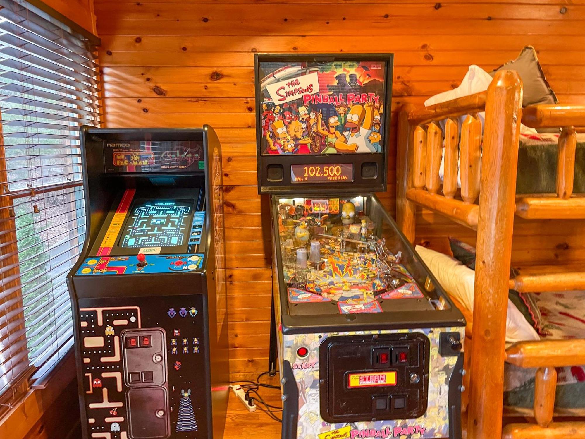 Spacious Resort Log Cabin, Easy Drive, Hot Tub, Arcade Gameroom, Mountain Vibe Gatlinburg Eksteriør bilde