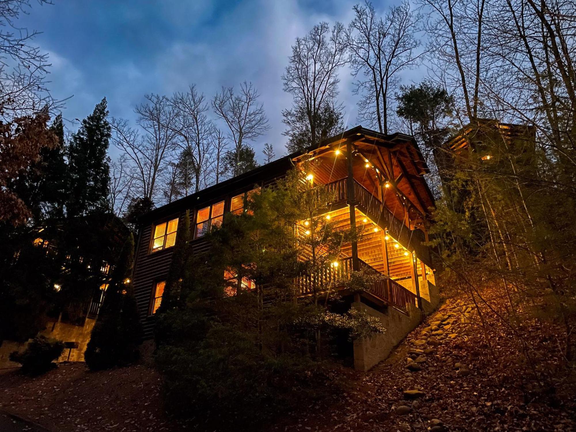 Spacious Resort Log Cabin, Easy Drive, Hot Tub, Arcade Gameroom, Mountain Vibe Gatlinburg Eksteriør bilde