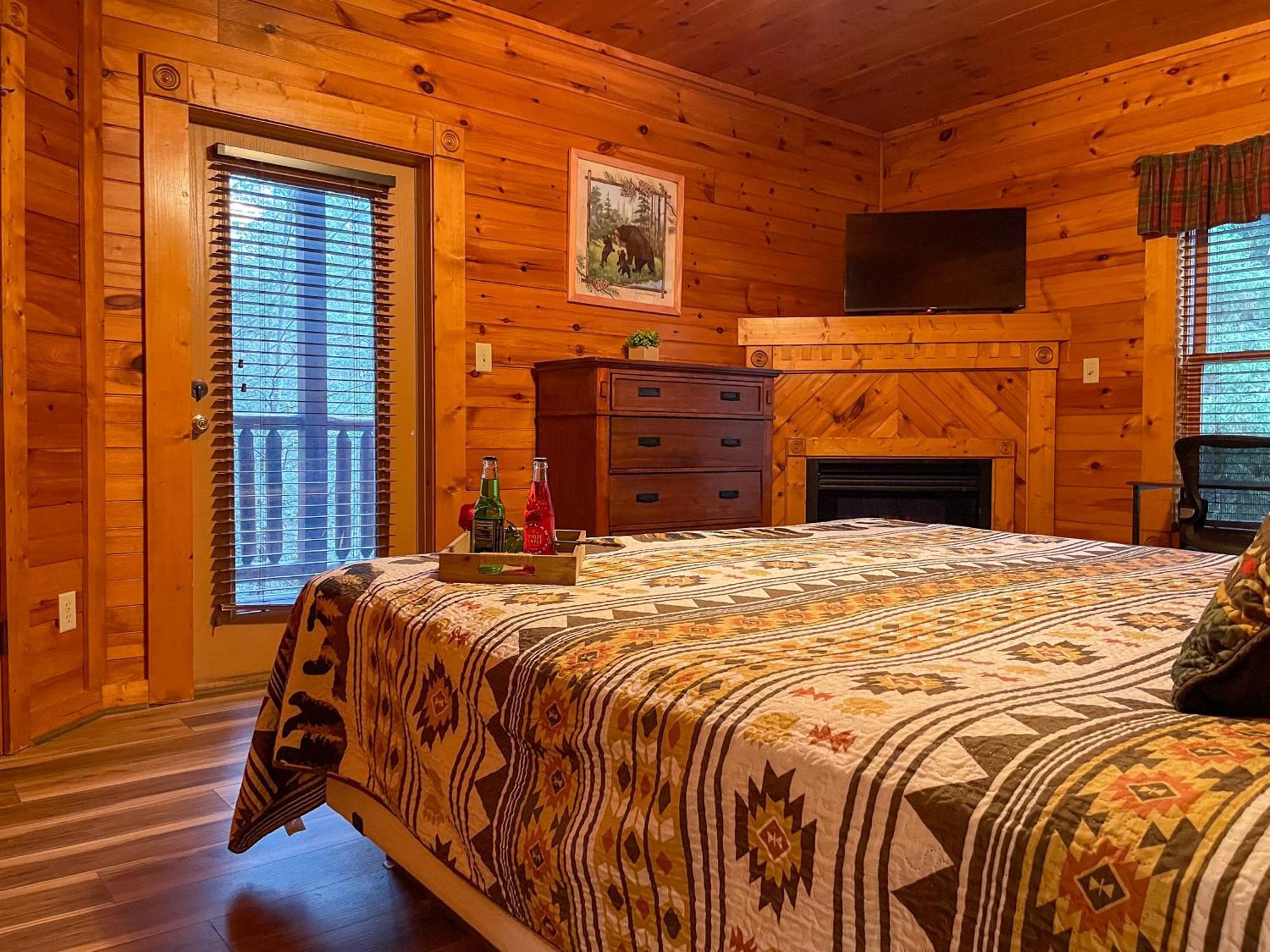 Spacious Resort Log Cabin, Easy Drive, Hot Tub, Arcade Gameroom, Mountain Vibe Gatlinburg Eksteriør bilde