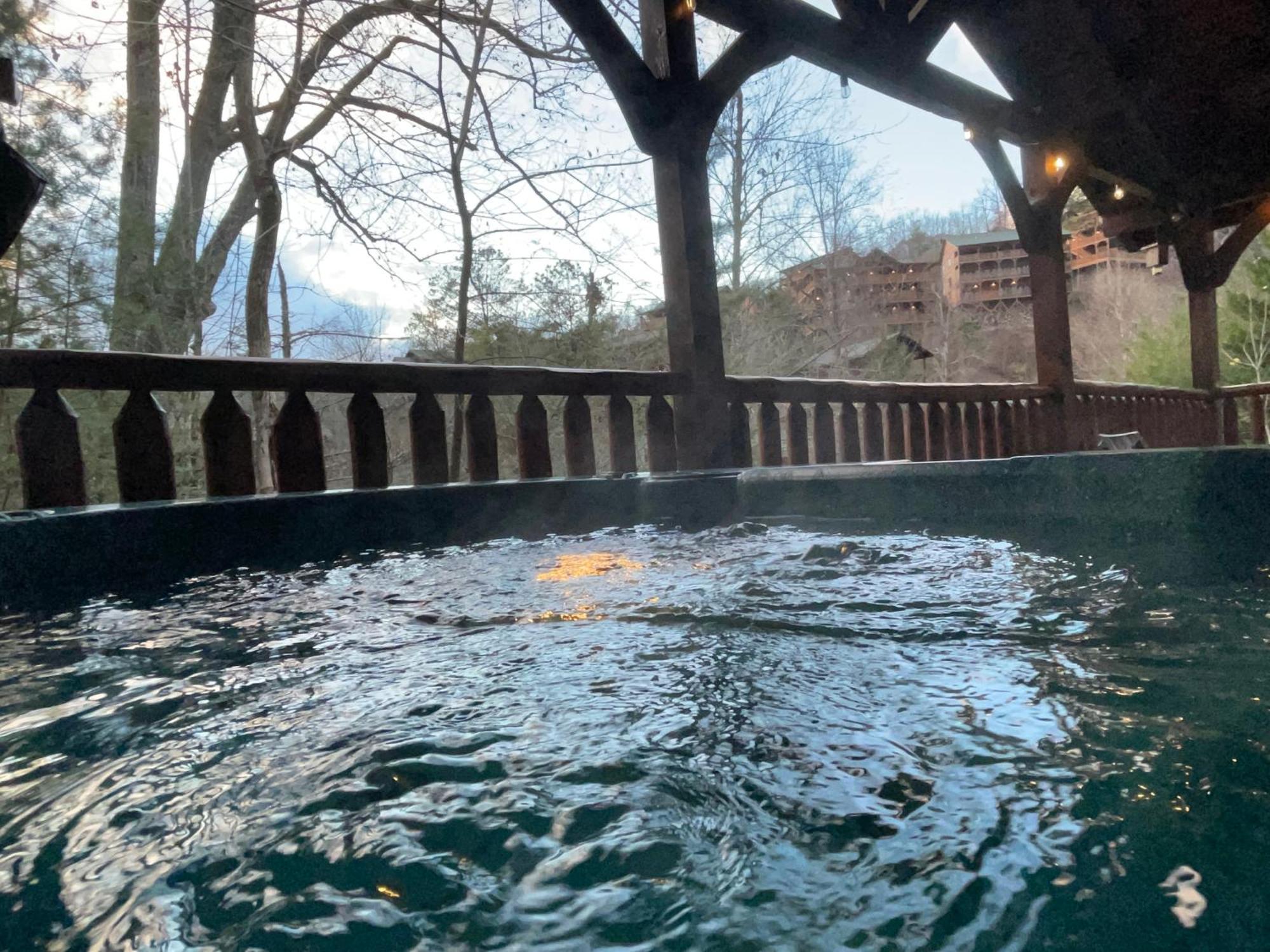Spacious Resort Log Cabin, Easy Drive, Hot Tub, Arcade Gameroom, Mountain Vibe Gatlinburg Eksteriør bilde