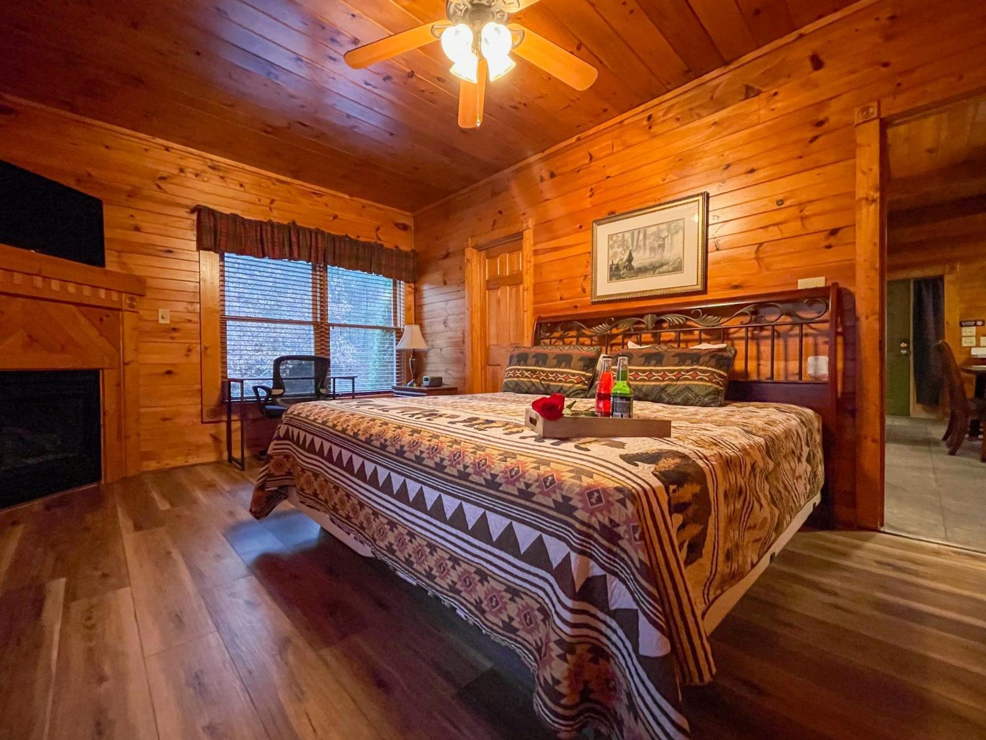 Spacious Resort Log Cabin, Easy Drive, Hot Tub, Arcade Gameroom, Mountain Vibe Gatlinburg Eksteriør bilde