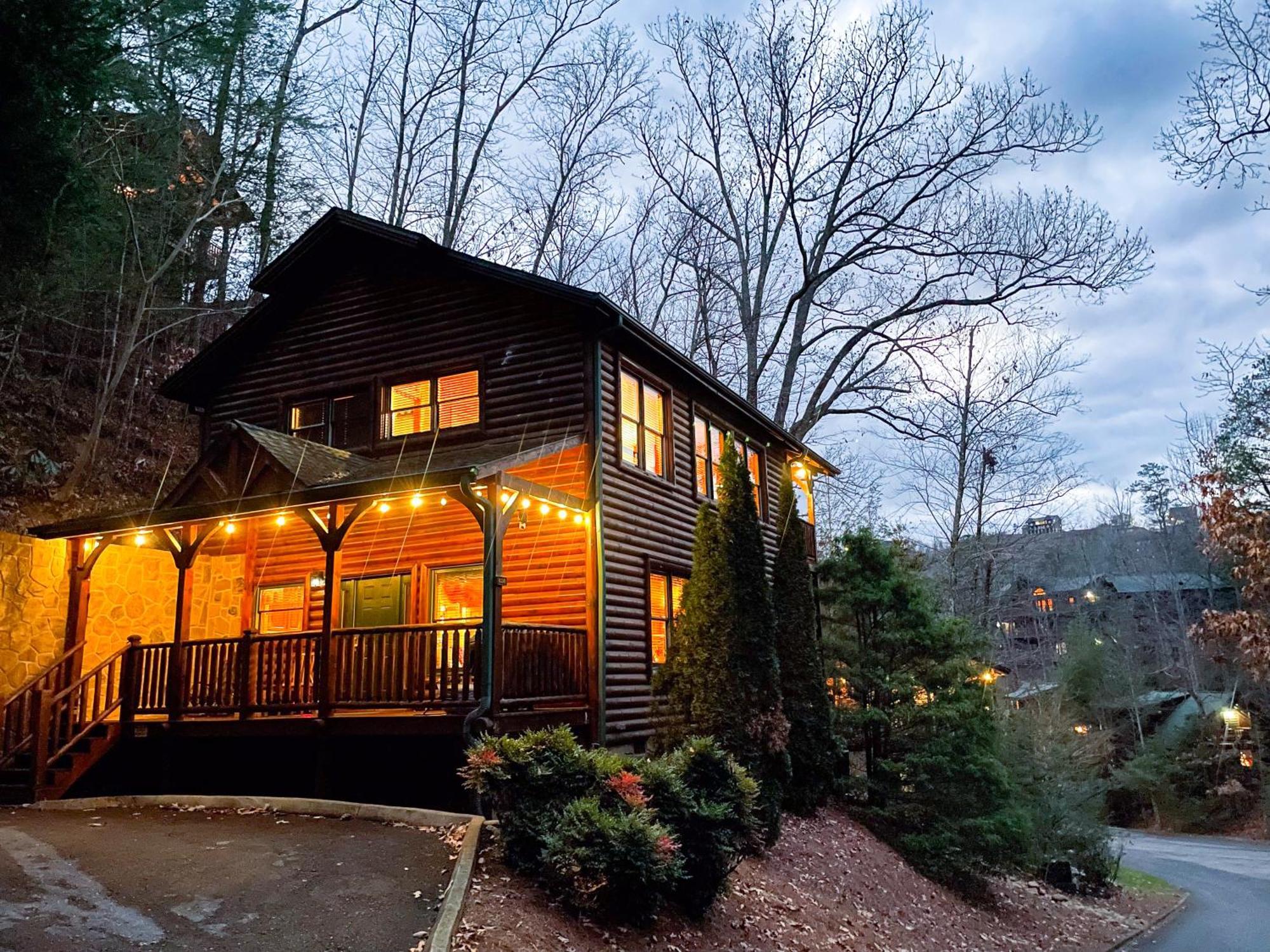 Spacious Resort Log Cabin, Easy Drive, Hot Tub, Arcade Gameroom, Mountain Vibe Gatlinburg Eksteriør bilde